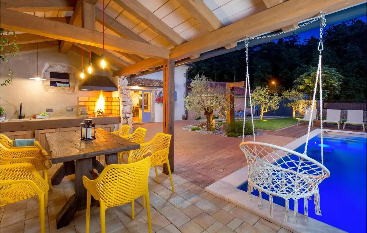 Holiday home Amazing Home In Mucici With Kitchen