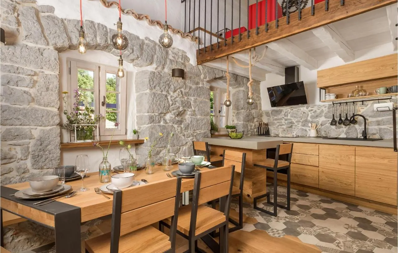 Amazing Home In Mucici With Kitchen 0*,