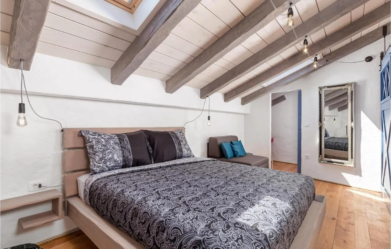 Holiday home Amazing Home In Mucici With Kitchen