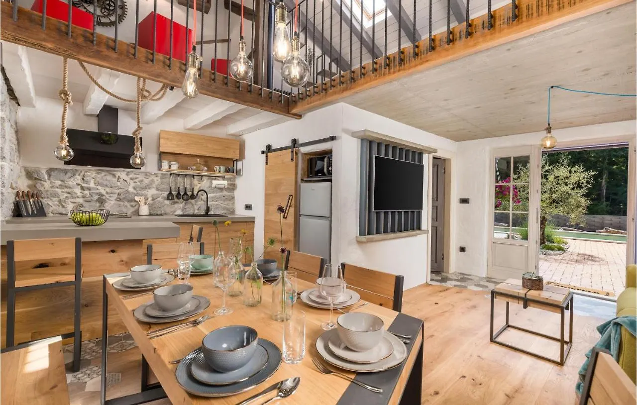 Holiday home Amazing Home In Mucici With Kitchen