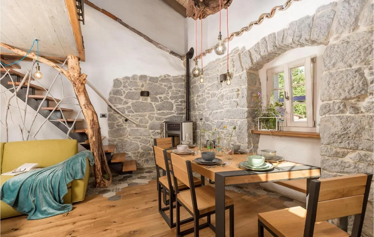Holiday home Amazing Home In Mucici With Kitchen