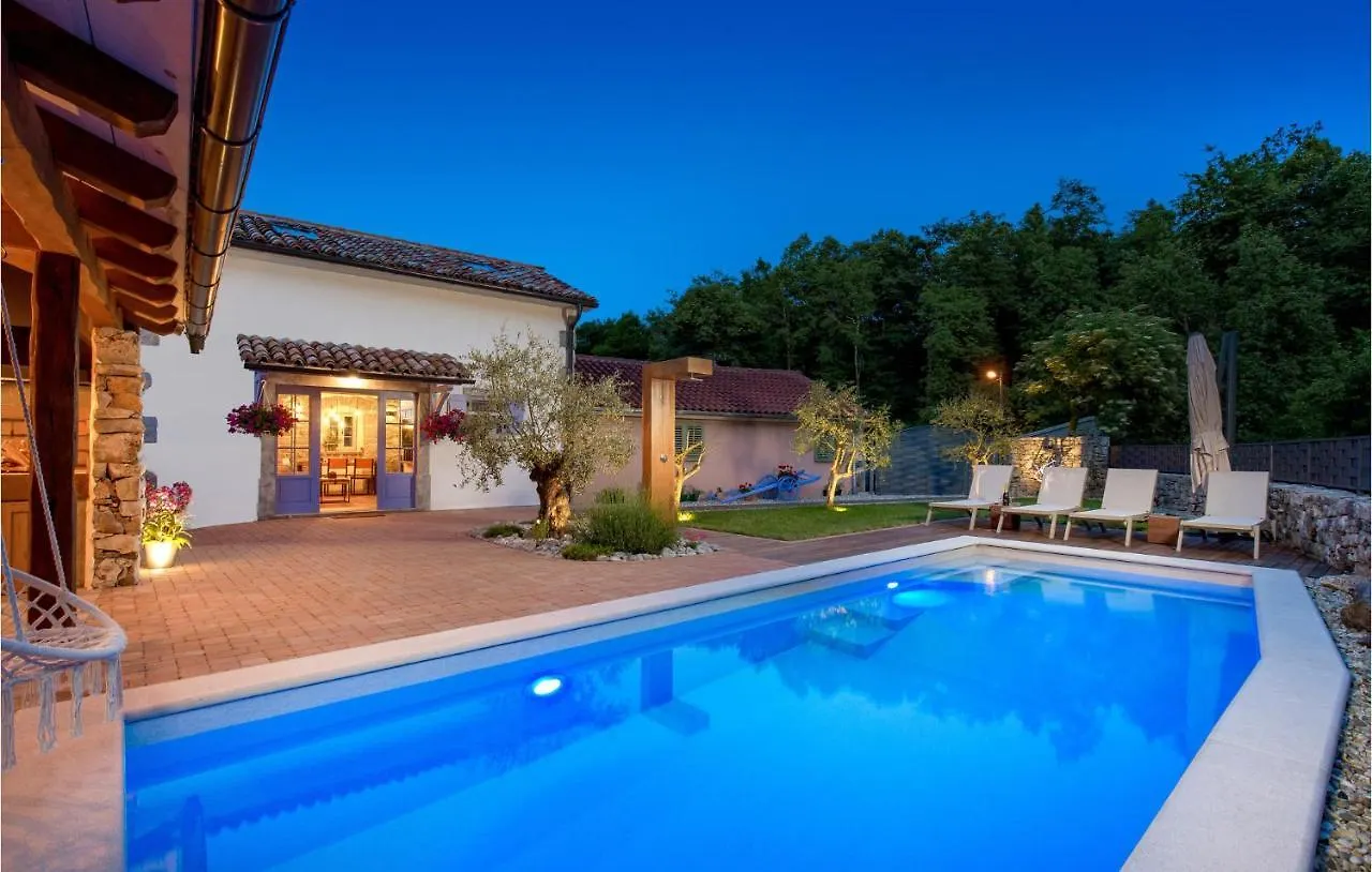 Holiday home Amazing Home In Mucici With Kitchen