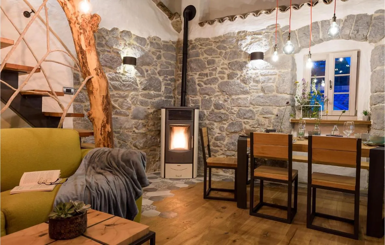 Amazing Home In Mucici With Kitchen 0*,