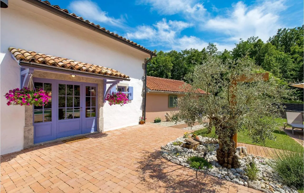 Holiday home Amazing Home In Mucici With Kitchen