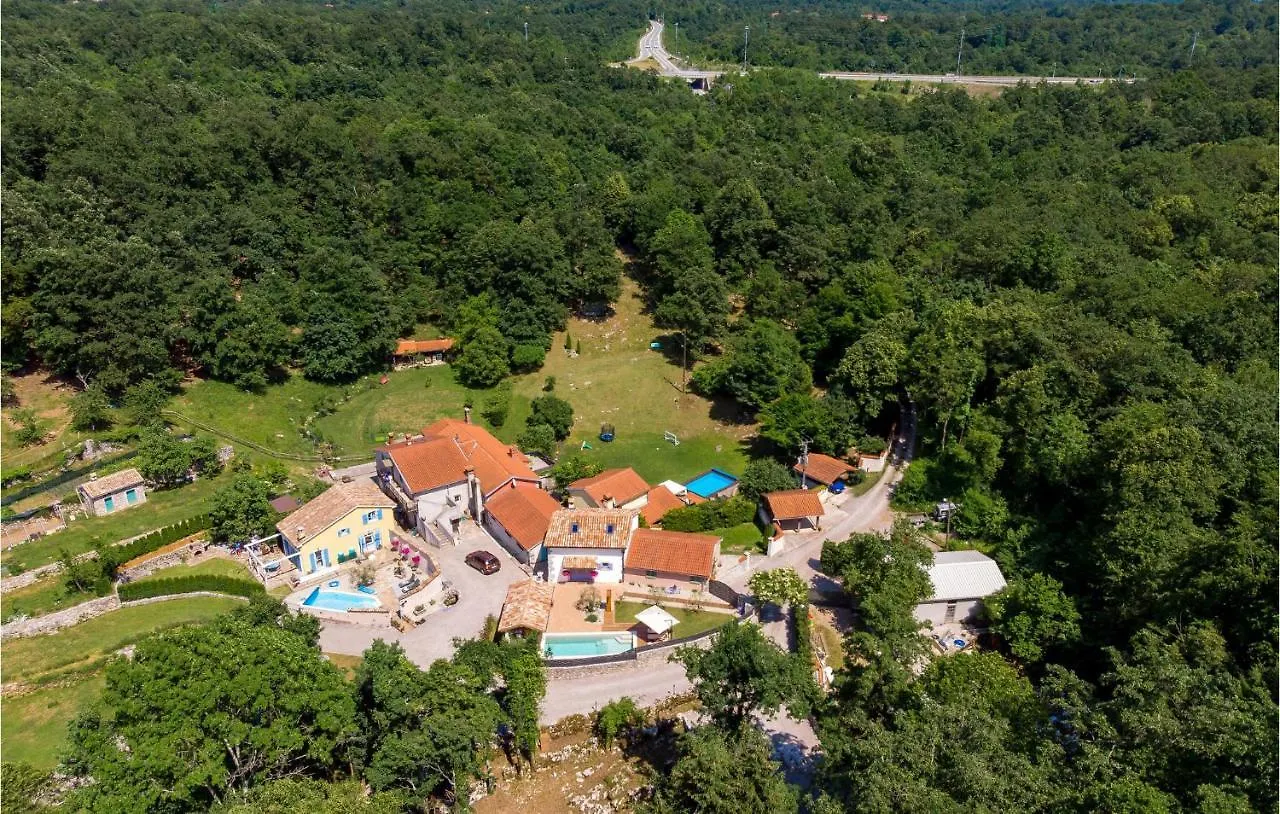 Amazing Home In Mucici With Kitchen Holiday home